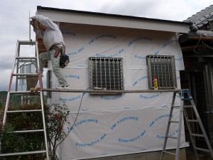 泉佐野市　水廻り増改築　 屋根（ＫＭＥＷ　セイバリークァッド）葺き工事　無塗装サイディング貼り