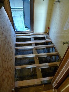泉佐野市　浴室リフォーム　洗面室床補強