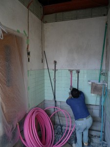 阪南市　浴室リフォーム　洗面脱衣室の給排水・電気の仕込み