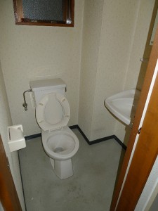 大阪市西区　 オフィス改装工事　トイレ　現況