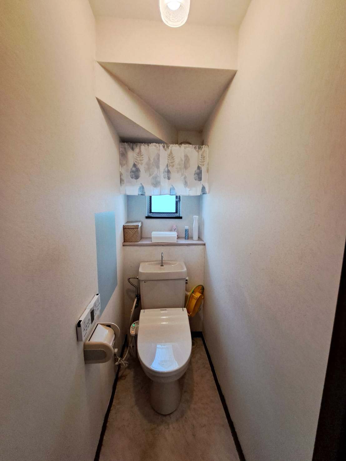 トイレリフォームで快適空間に～LIXIL アメージュ便器～（Before）