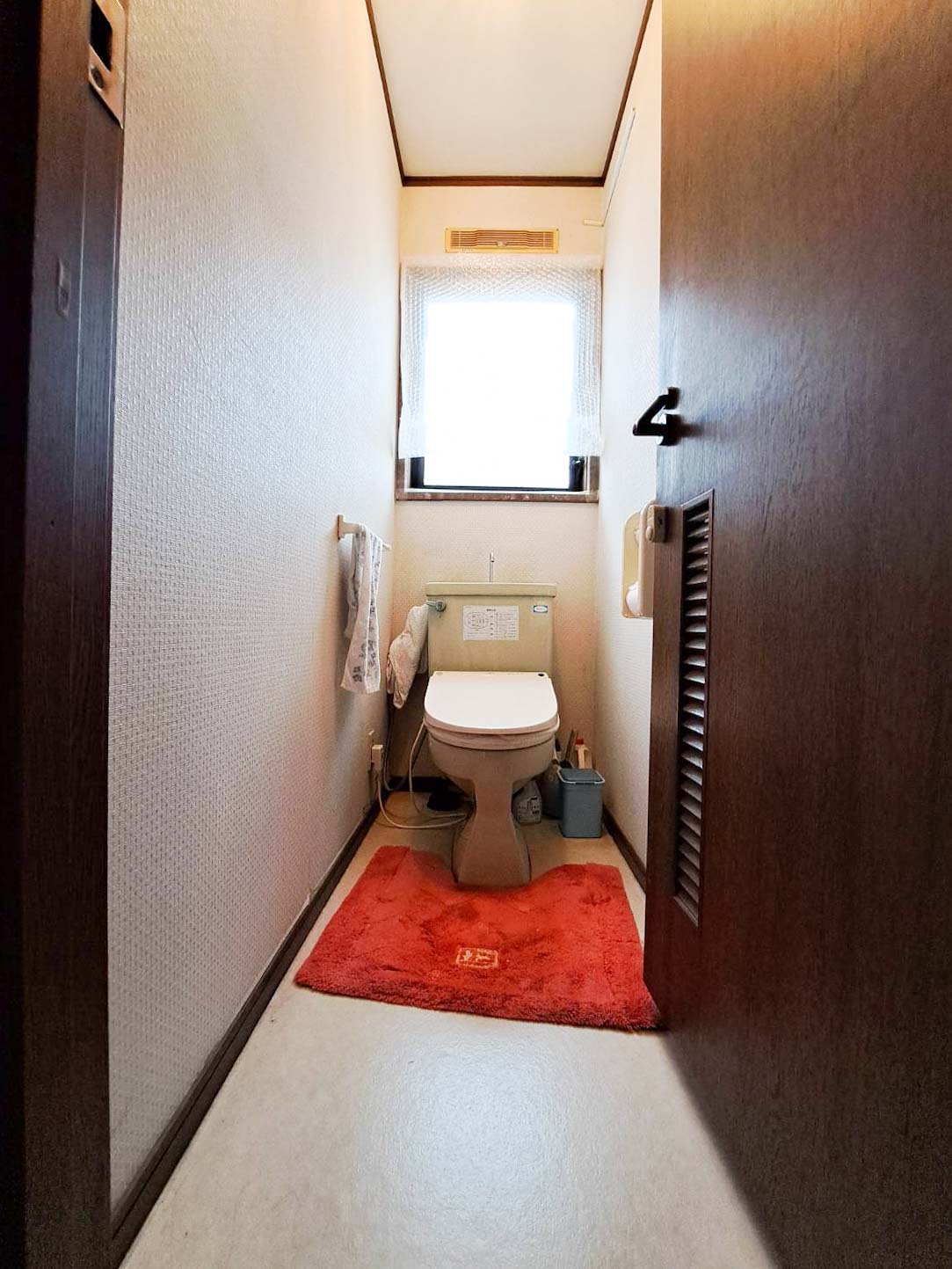 毎日のお掃除がラクに♪トイレリフォームで快適空間へ（Before）