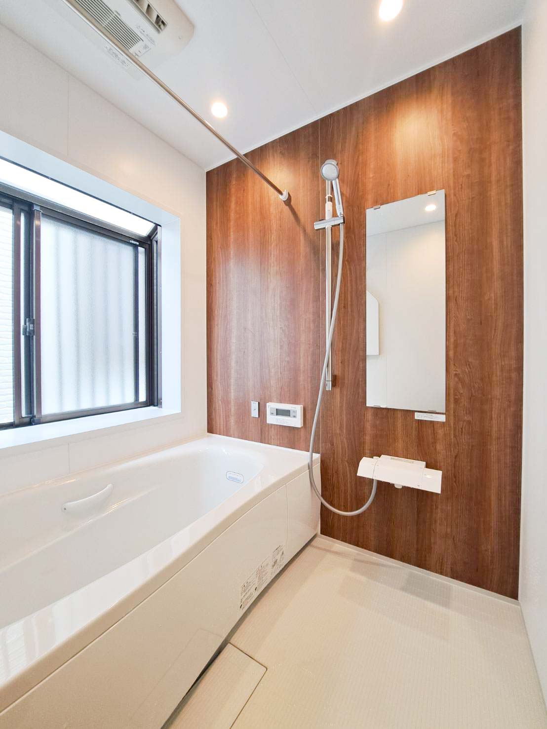 築21年の浴室を一新！Panasonic「オフローラ」で癒しのお風呂に（After）