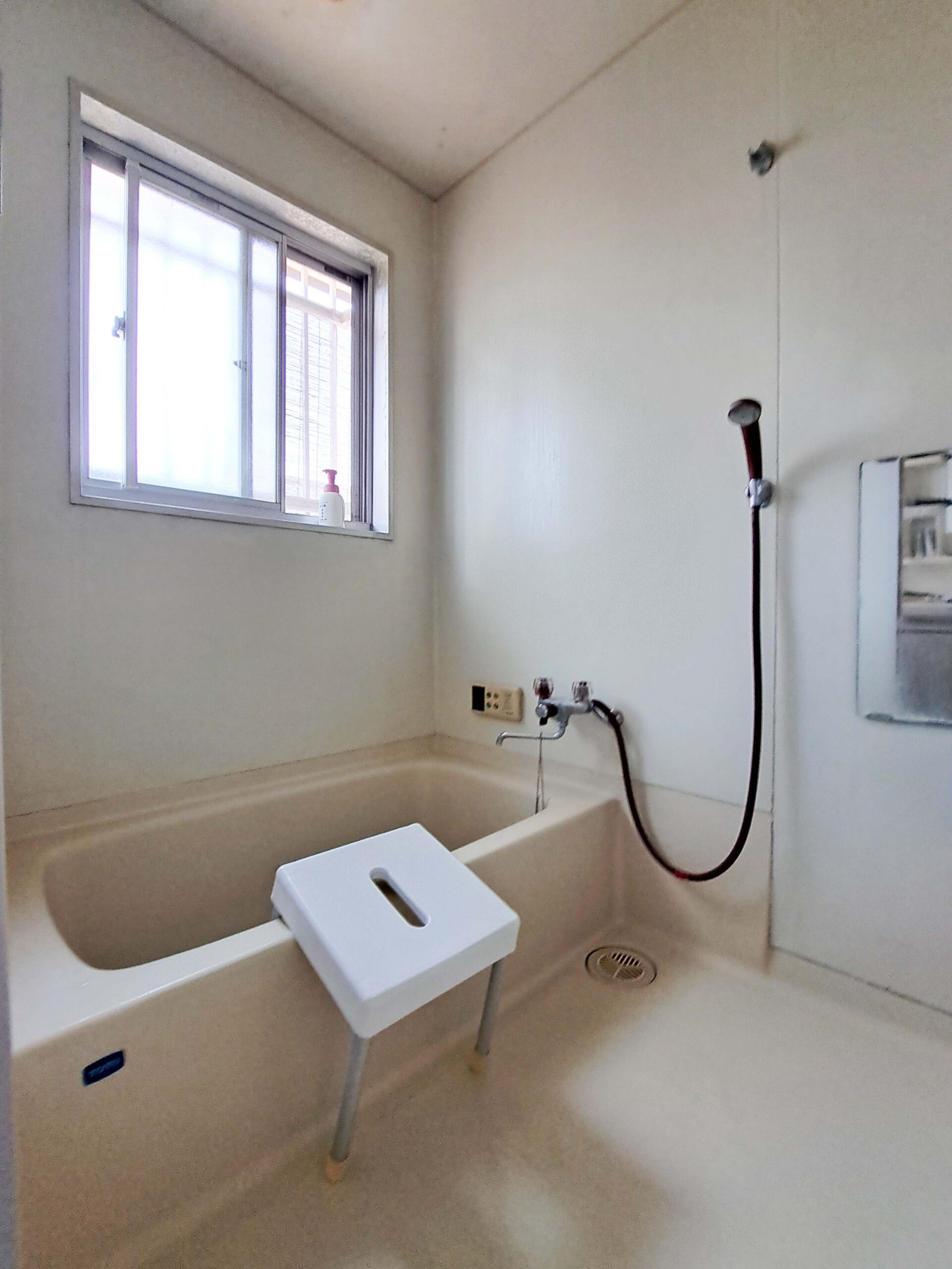 築年数の経った住まいを快適に。廊下・浴室・窓のリフォームで安心と快適をプラス(Before)