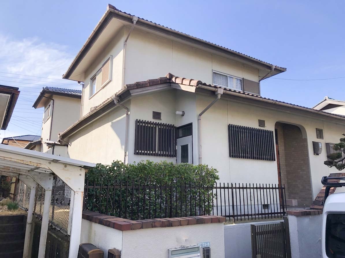 屋根・外壁塗装で住まいをリフレッシュ！ドローン点検をきっかけにきれいなお家へ（Before）